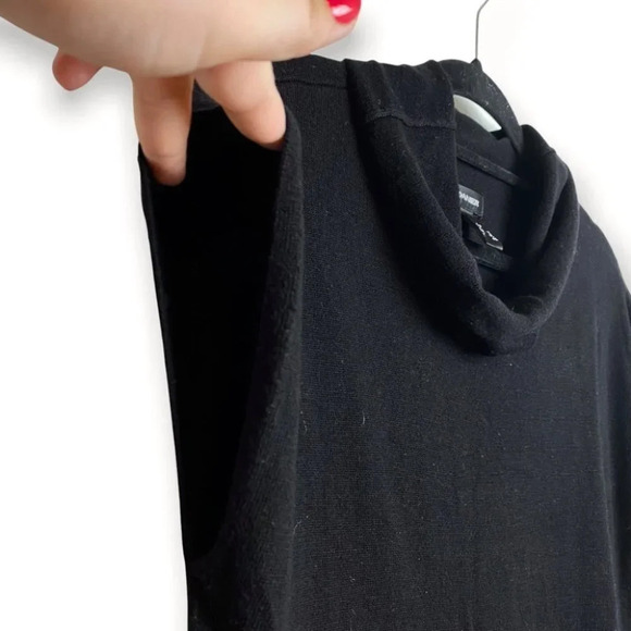 Danier Black Cowl  Neck Sleeveless Top - Picture 5 of 9